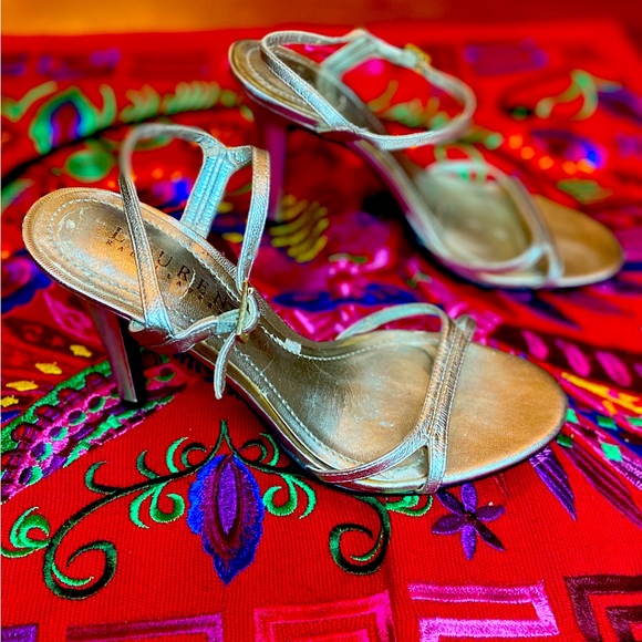 Ralph Lauren silver size 5M heels - Picture 7 of 8